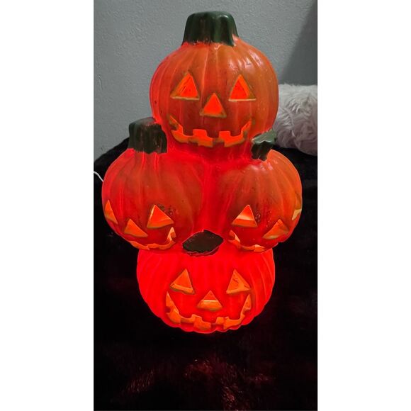 HALLOWEEN 4 PUMPKINS STACKED LIGHT W/CUT OUT FACES 11 INCHES TALL